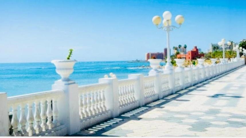 Precioso Apartamento Frente Al Mar Benalbeach Lejlighed Benalmádena Eksteriør billede